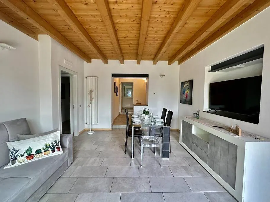Near Train Station Luxury House 5 Beds contacts